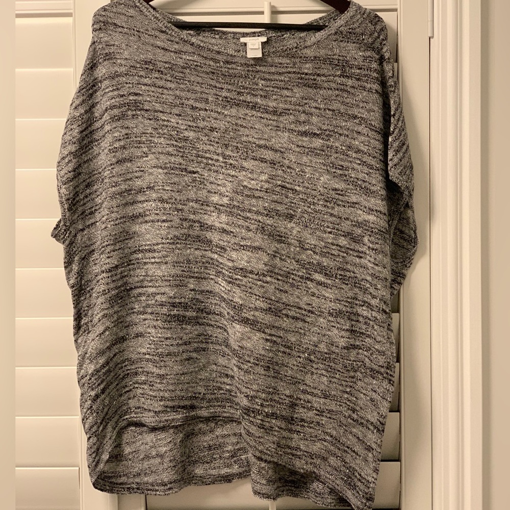Sleeveless black and white sweater